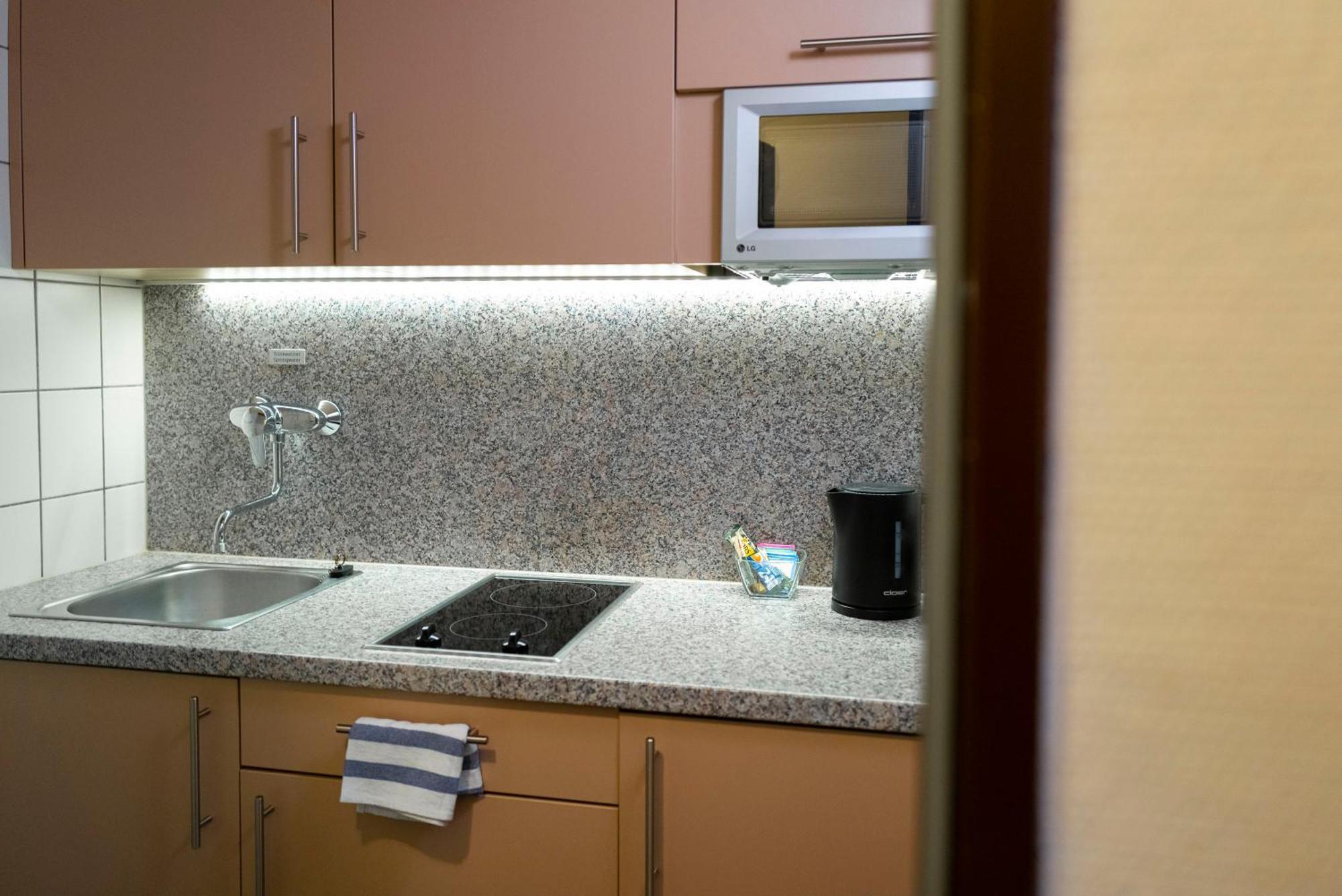 Hotel & Apartments Boehm Графенвьор Екстериор снимка